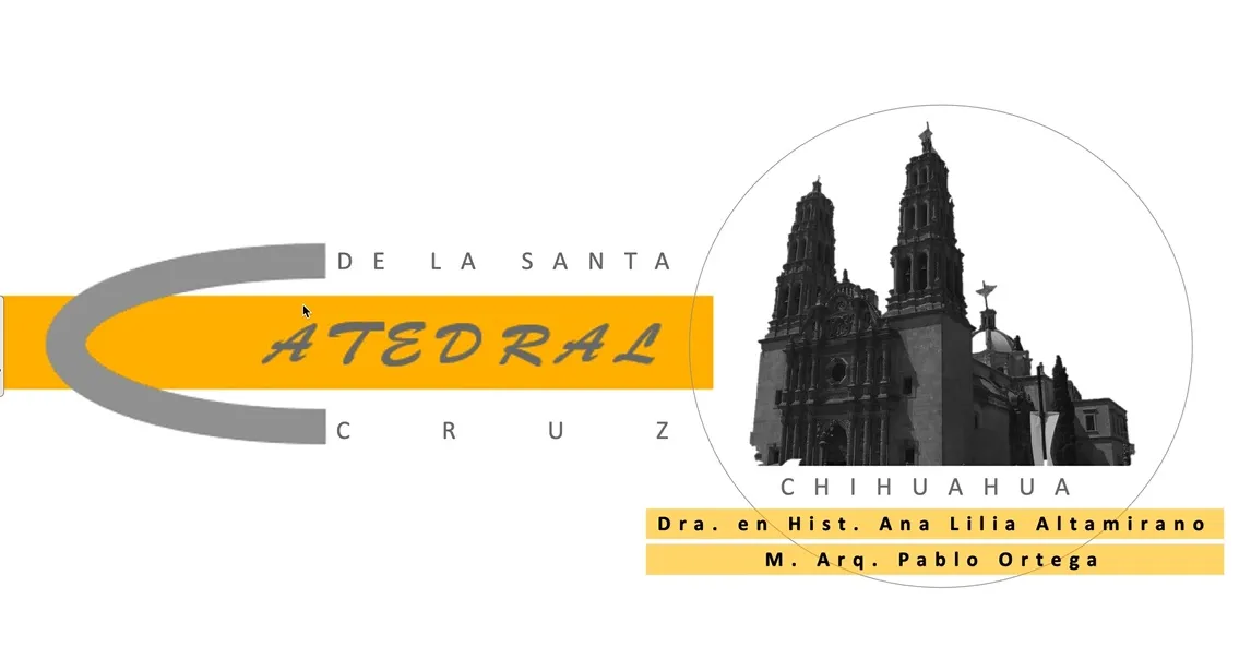 El interior de una iglesia con bancos y vidrieras