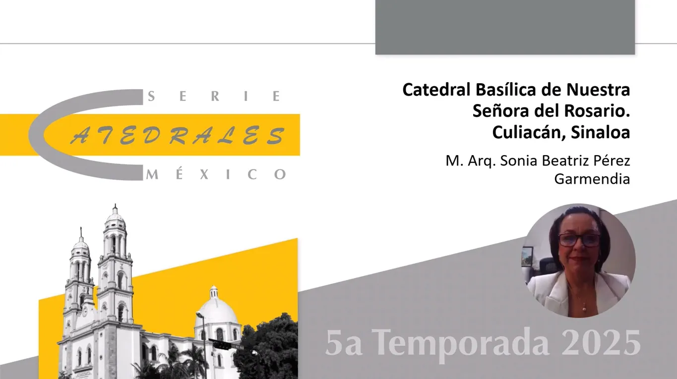 El interior de una iglesia con bancos y vidrieras