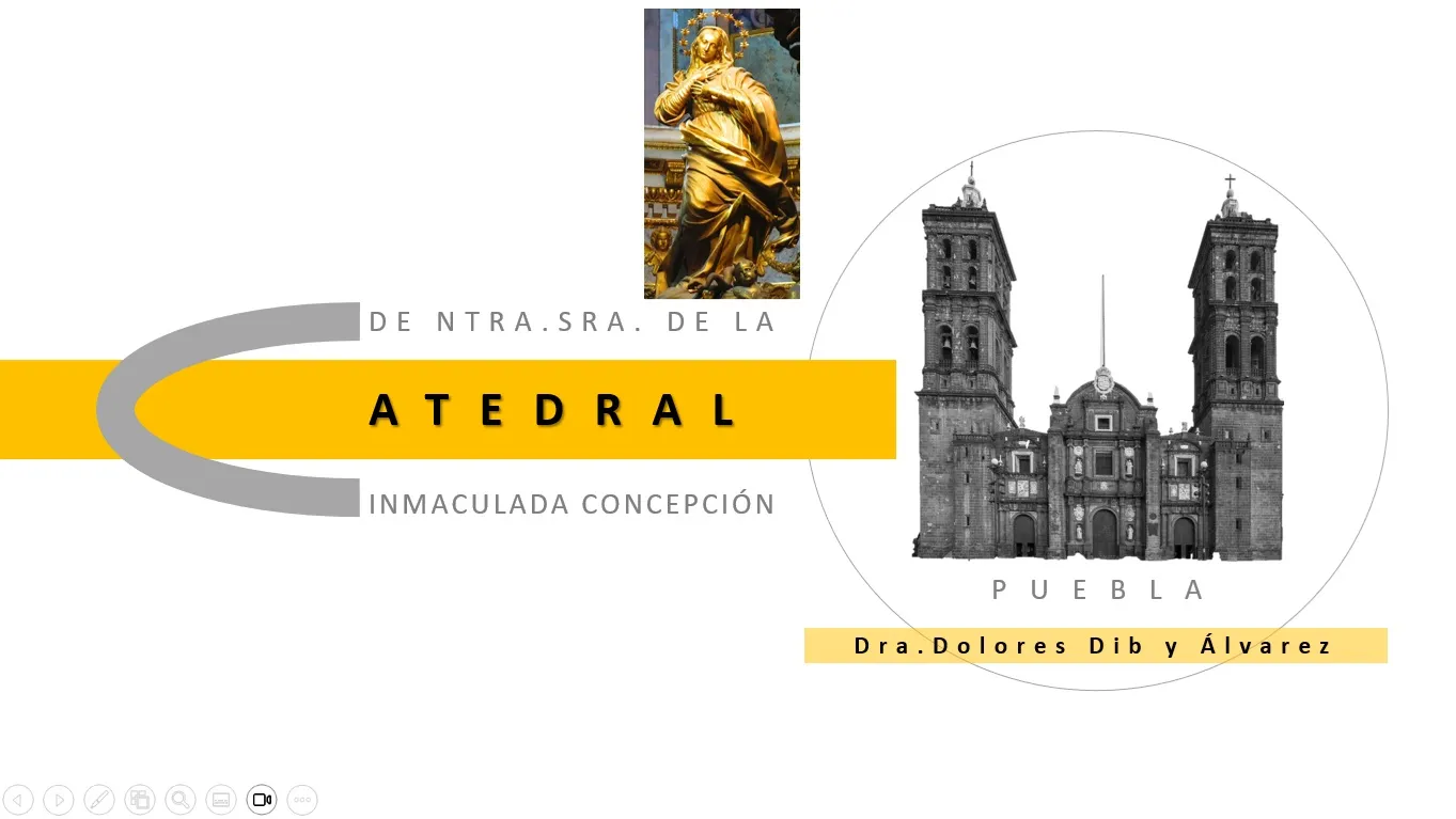 El interior de una iglesia con bancos y vidrieras