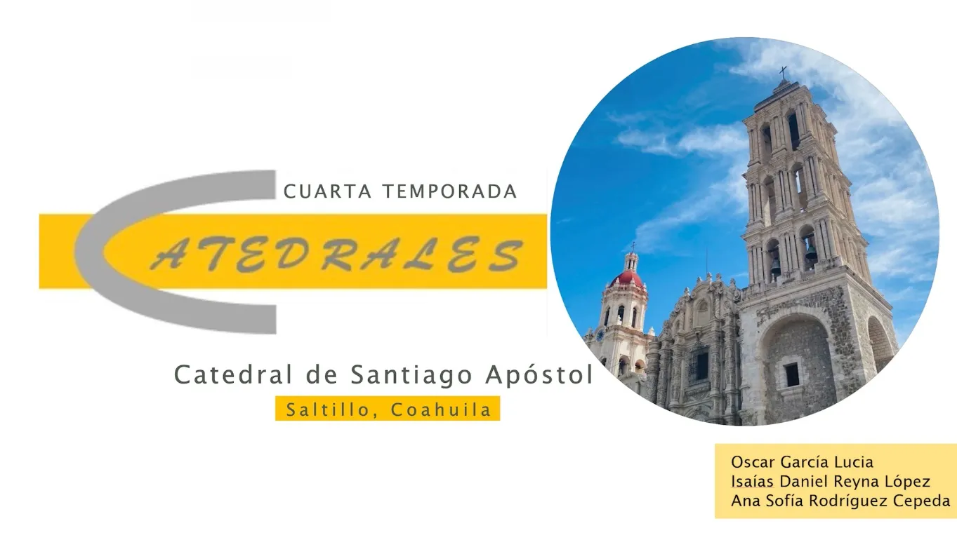 El interior de una iglesia con bancos y vidrieras