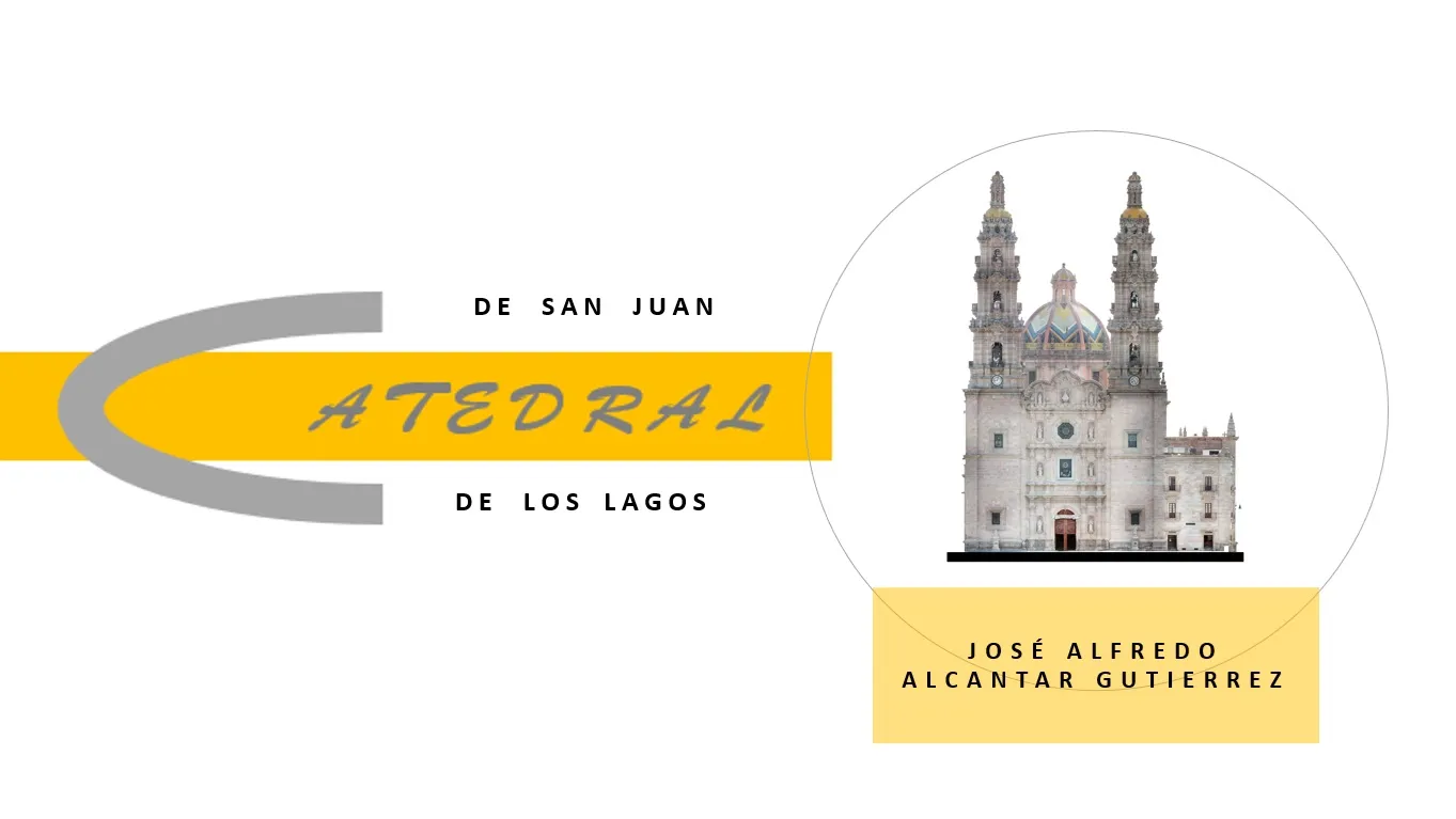 El interior de una iglesia con bancos y vidrieras